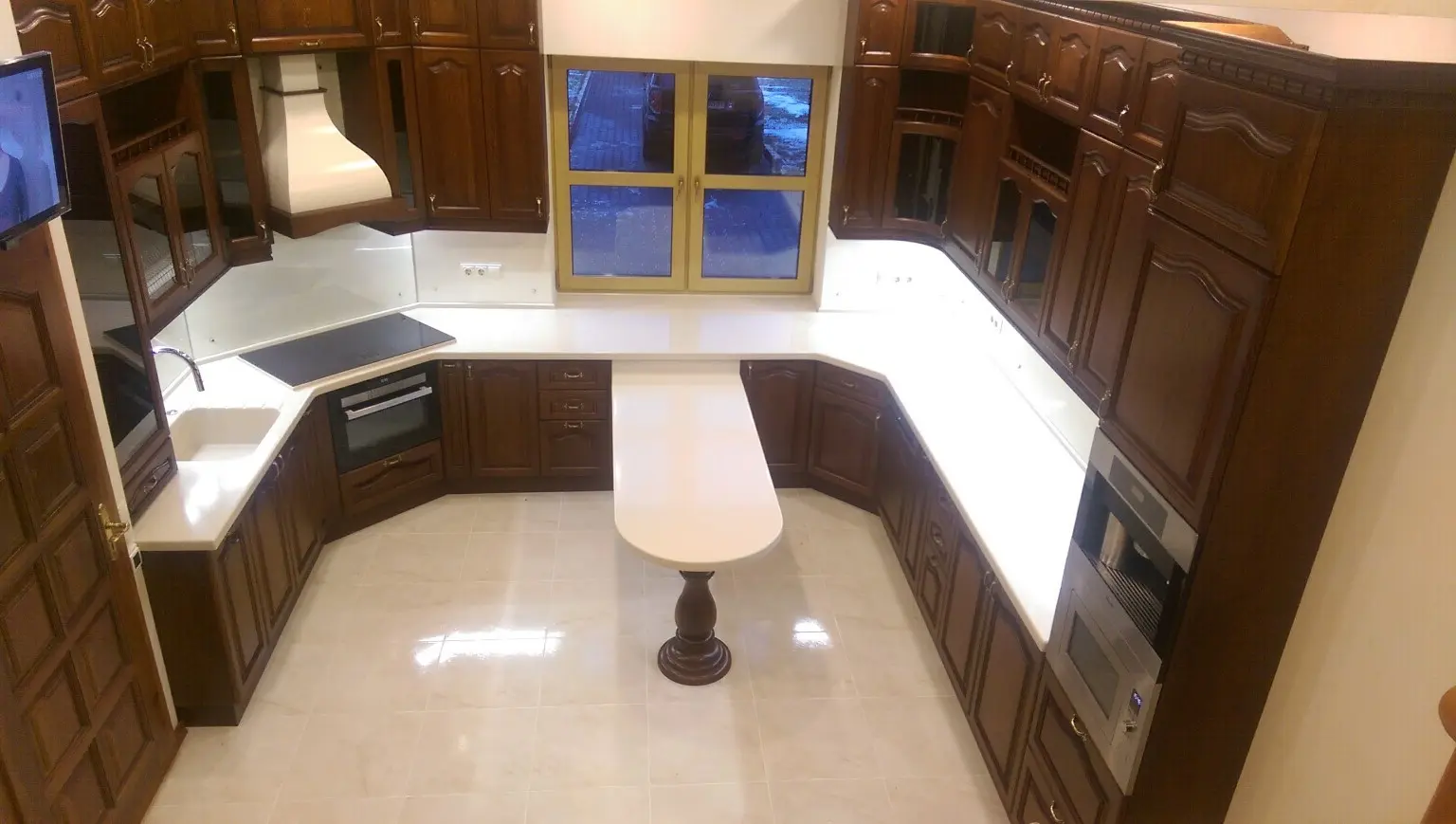 Classic dark wood kitchen — Overall view