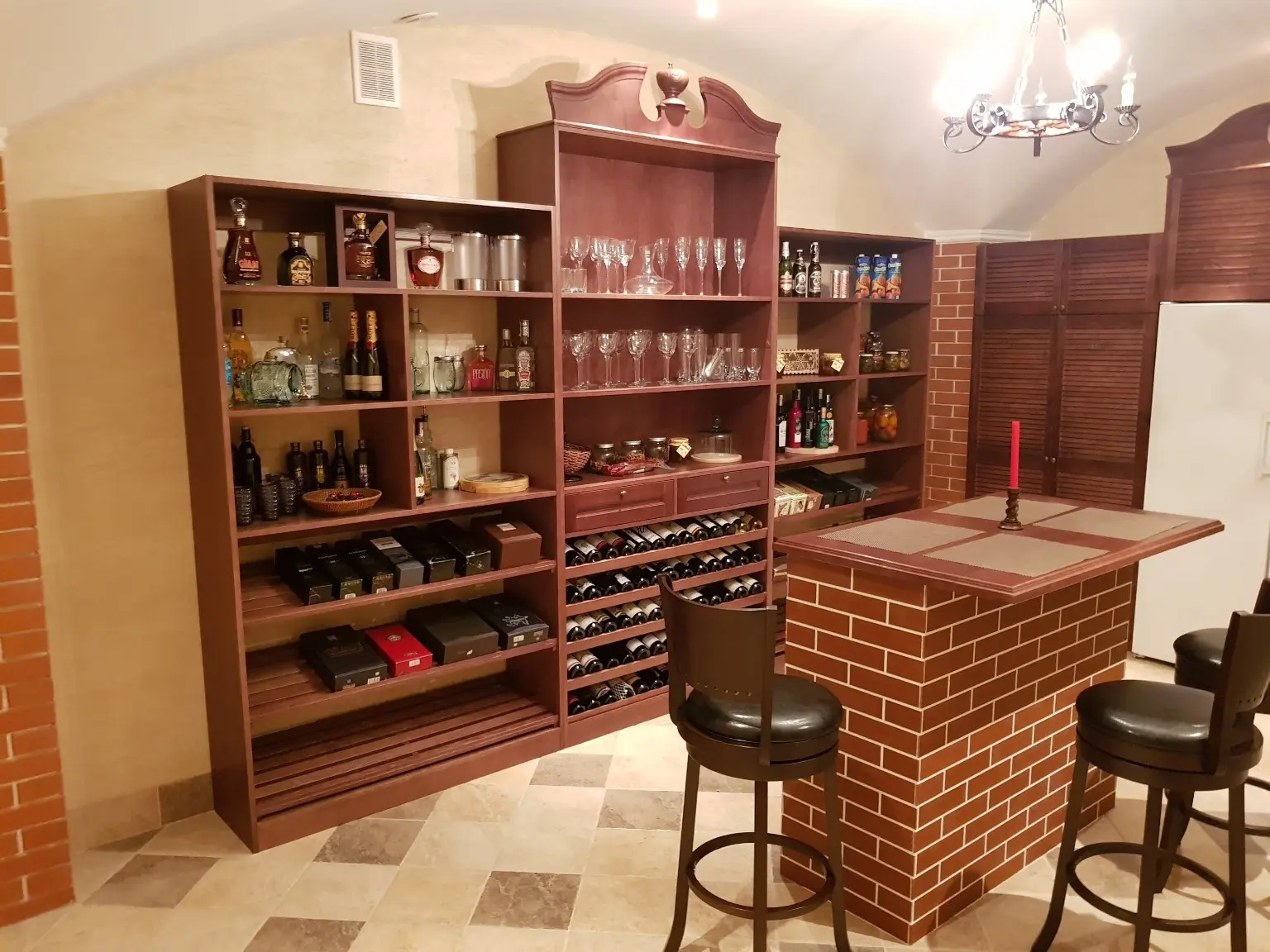 Bespoke wine room — Overall view